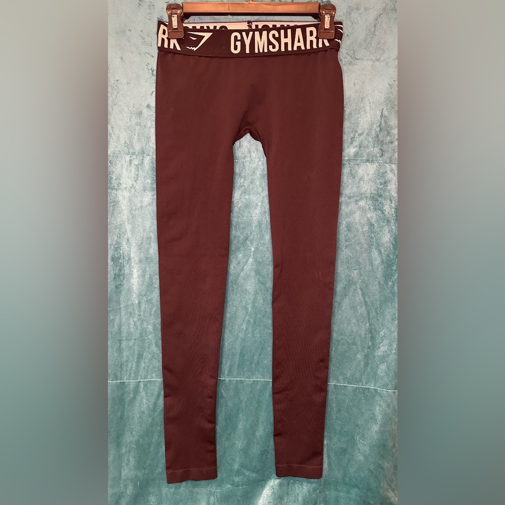 Gym shark leggings